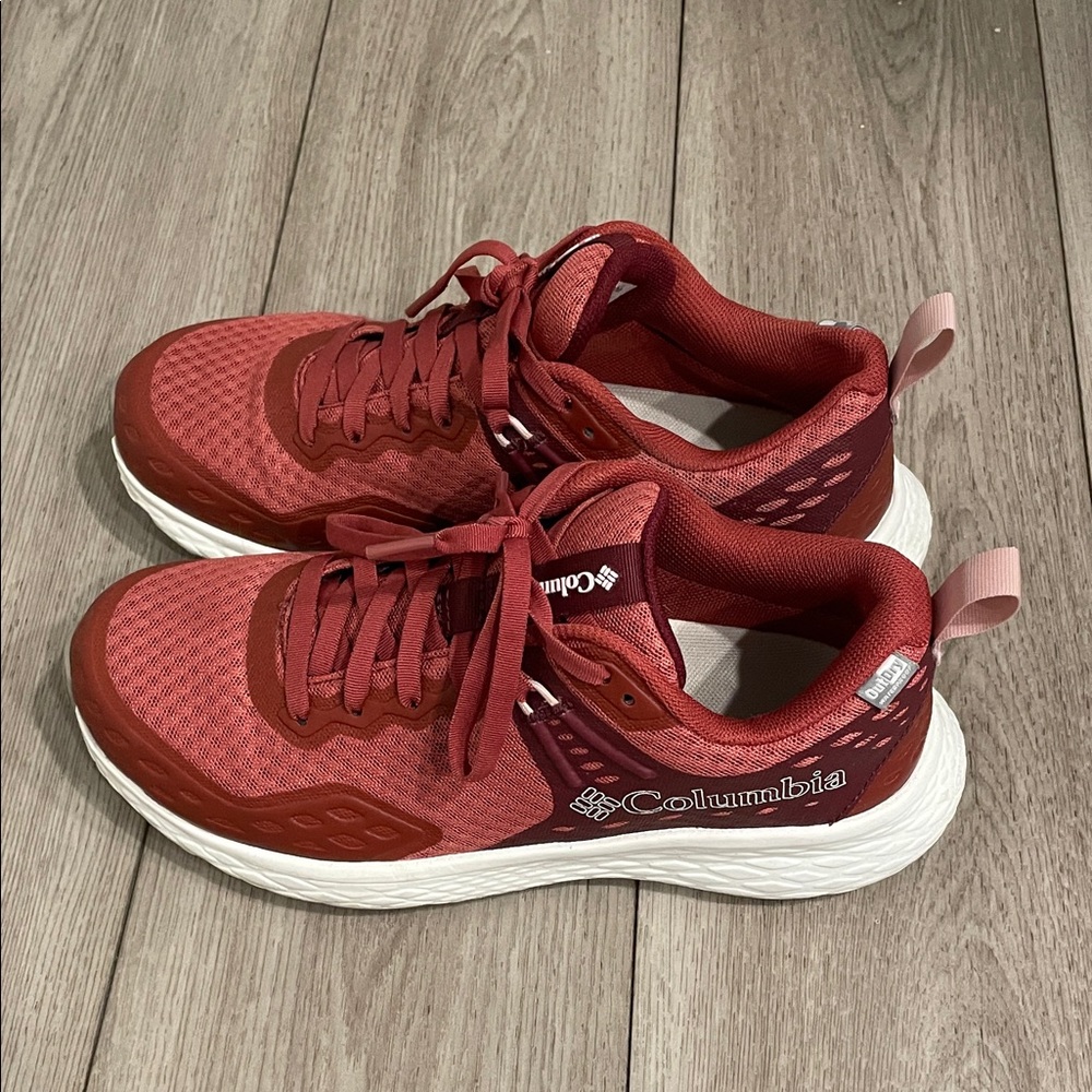 Columbia Women's Burgundy Athletic Shoes